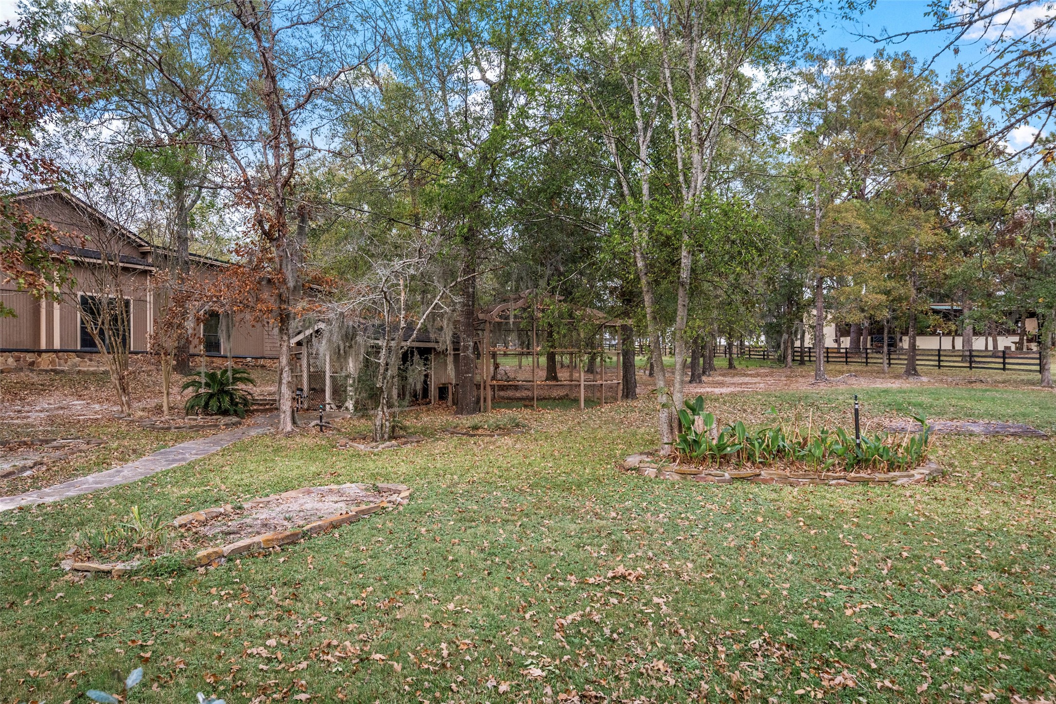 186 Lake Road Huntsville, TX 77320 - Photo 38 of 48 a view of a park with large trees