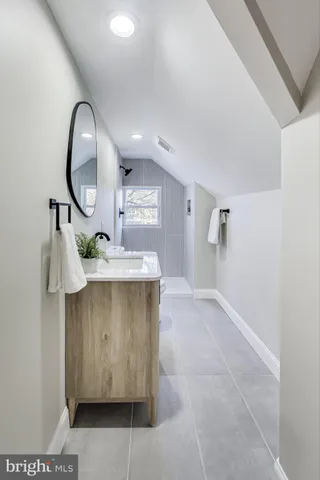 a picture of a bathroom