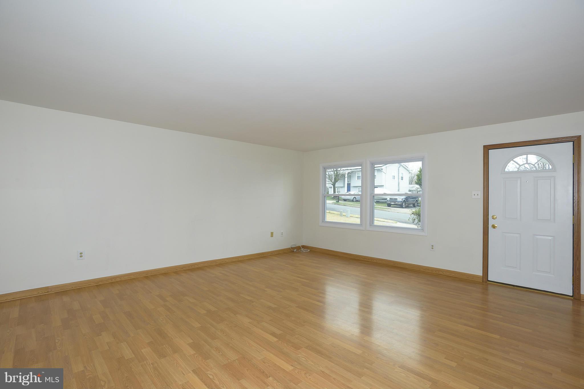 1059 Springhill Way Gambrills, MD 21054 - Photo 3 of 23 Living Room