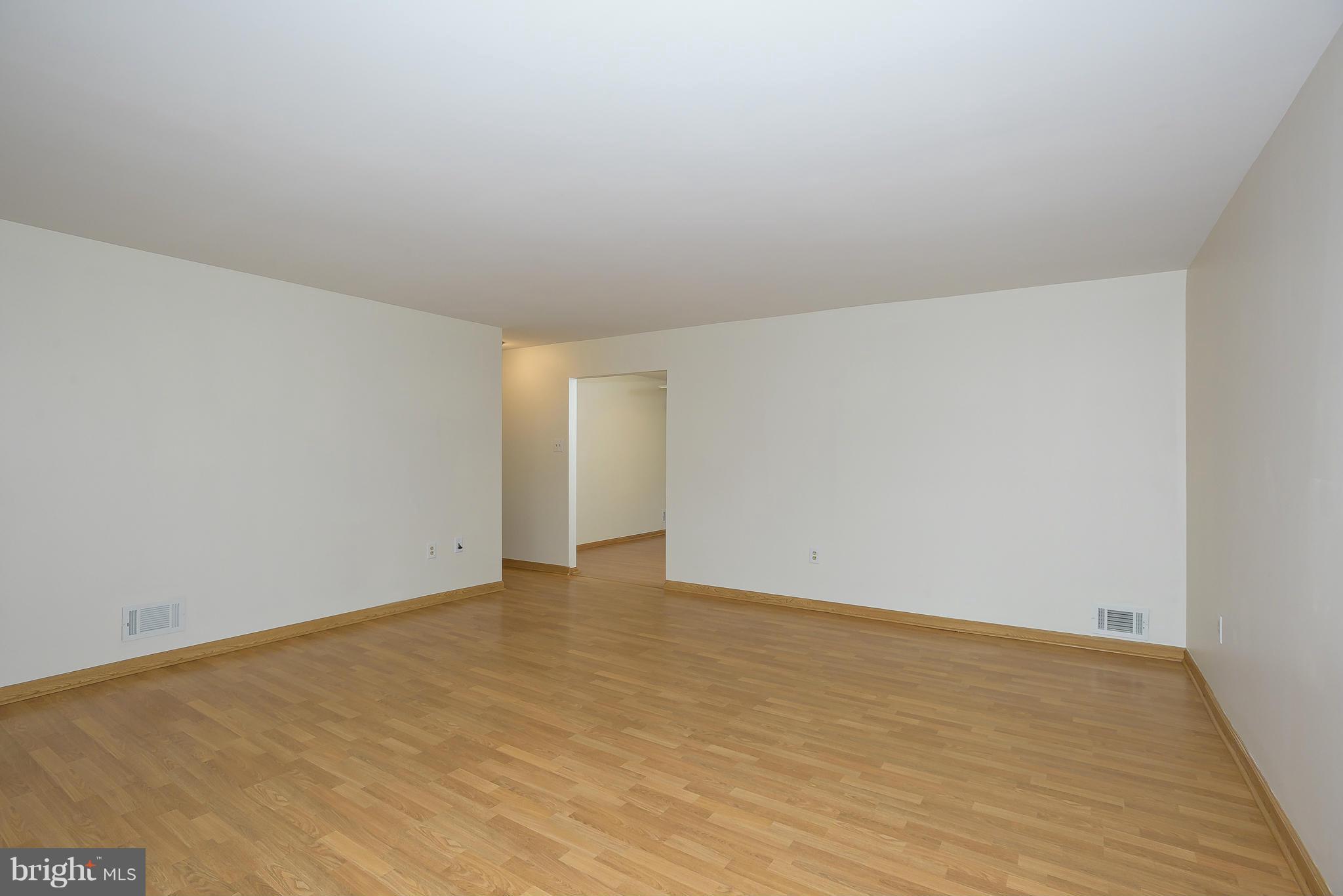 1059 Springhill Way Gambrills, MD 21054 - Photo 4 of 23 Living Room