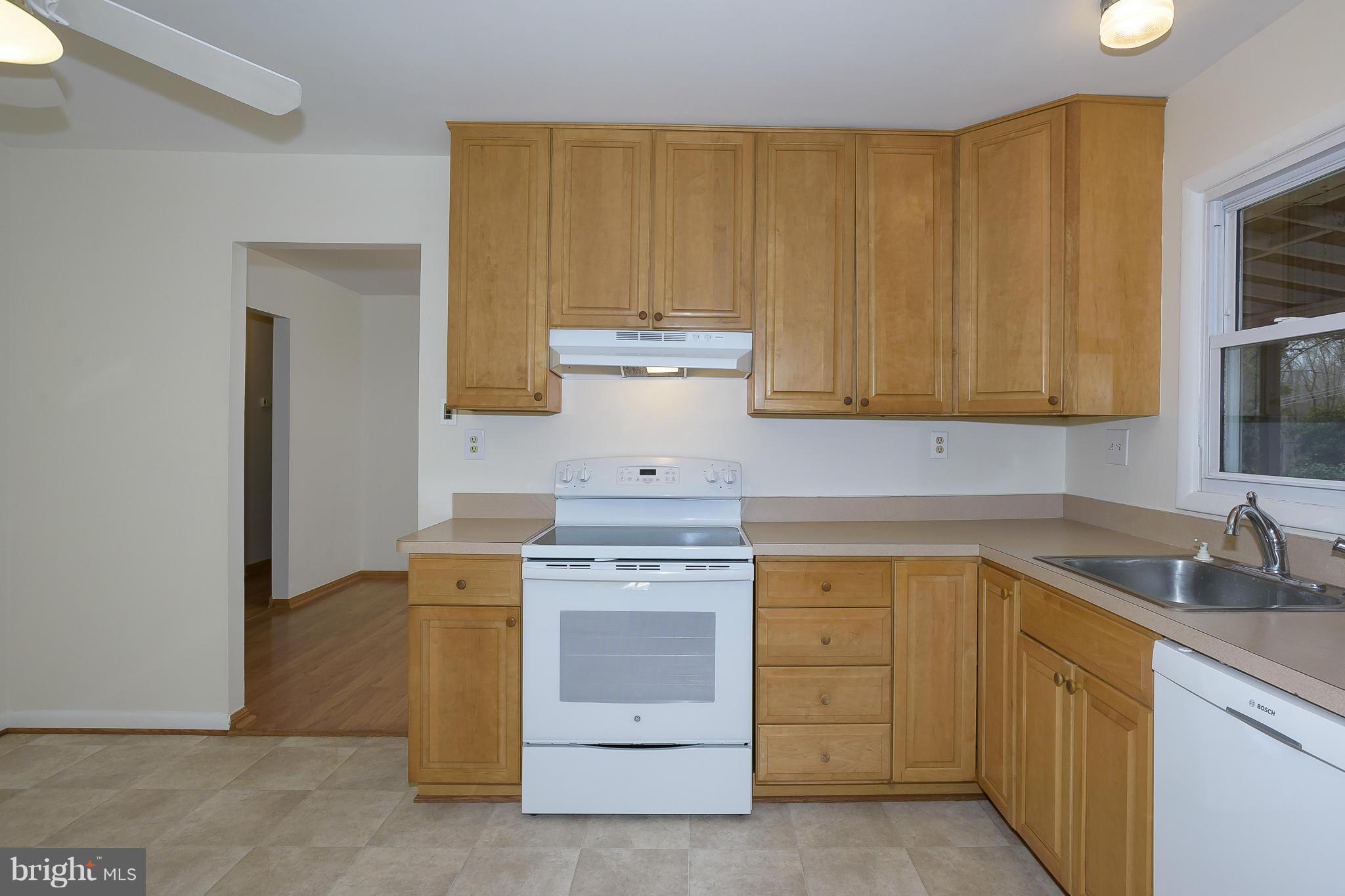 1059 Springhill Way Gambrills, MD 21054 - Photo 8 of 23 Kitchen