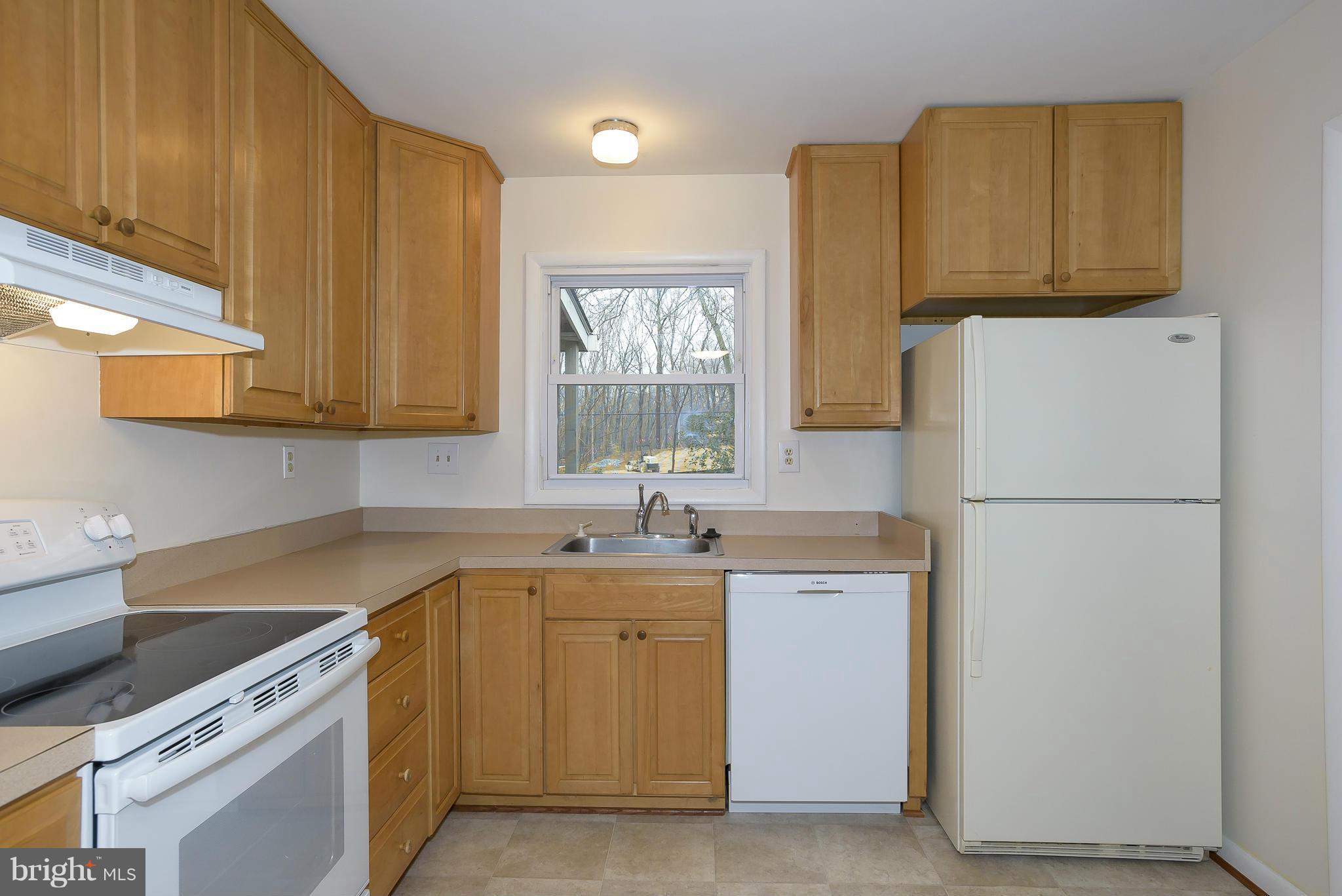 1059 Springhill Way Gambrills, MD 21054 - Photo 9 of 23 Kitchen