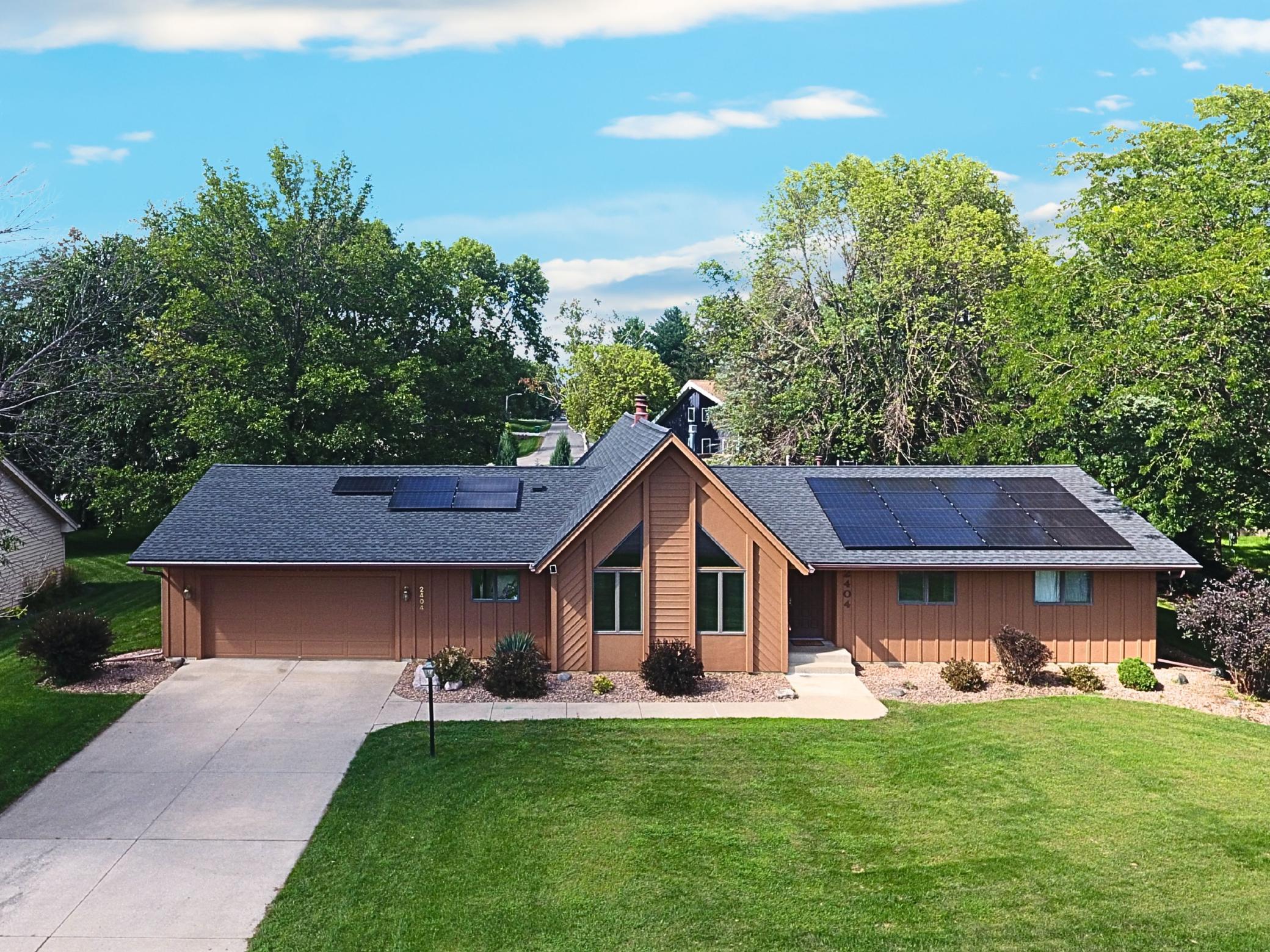 2404 8th Avenue Southwest Austin, MN 55912 - Photo 2 of 94
