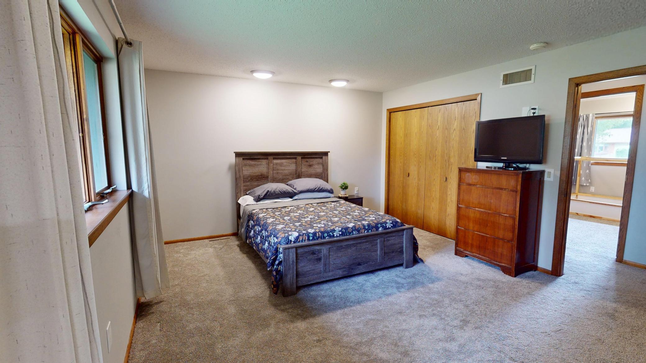2404 8th Avenue Southwest Austin, MN 55912 - Photo 43 of 94