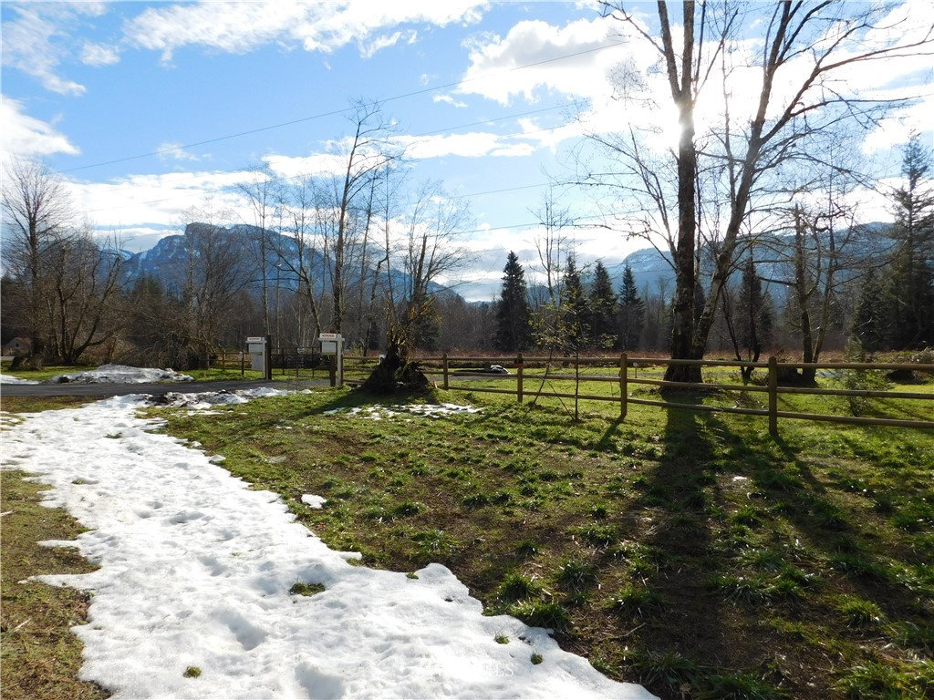 15524 May Creek Road Gold Bar, WA 98251 - Photo 30 of 36 a backyard of a house