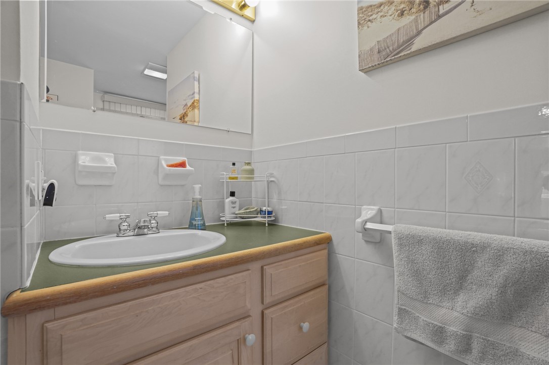 112 County Road Barrington, RI 02806 - Photo 25 of 44