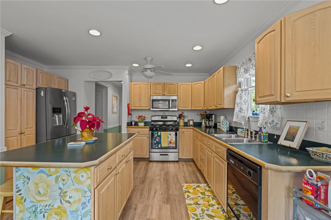 112 County Road Barrington, RI 02806 - Photo 7 of 44