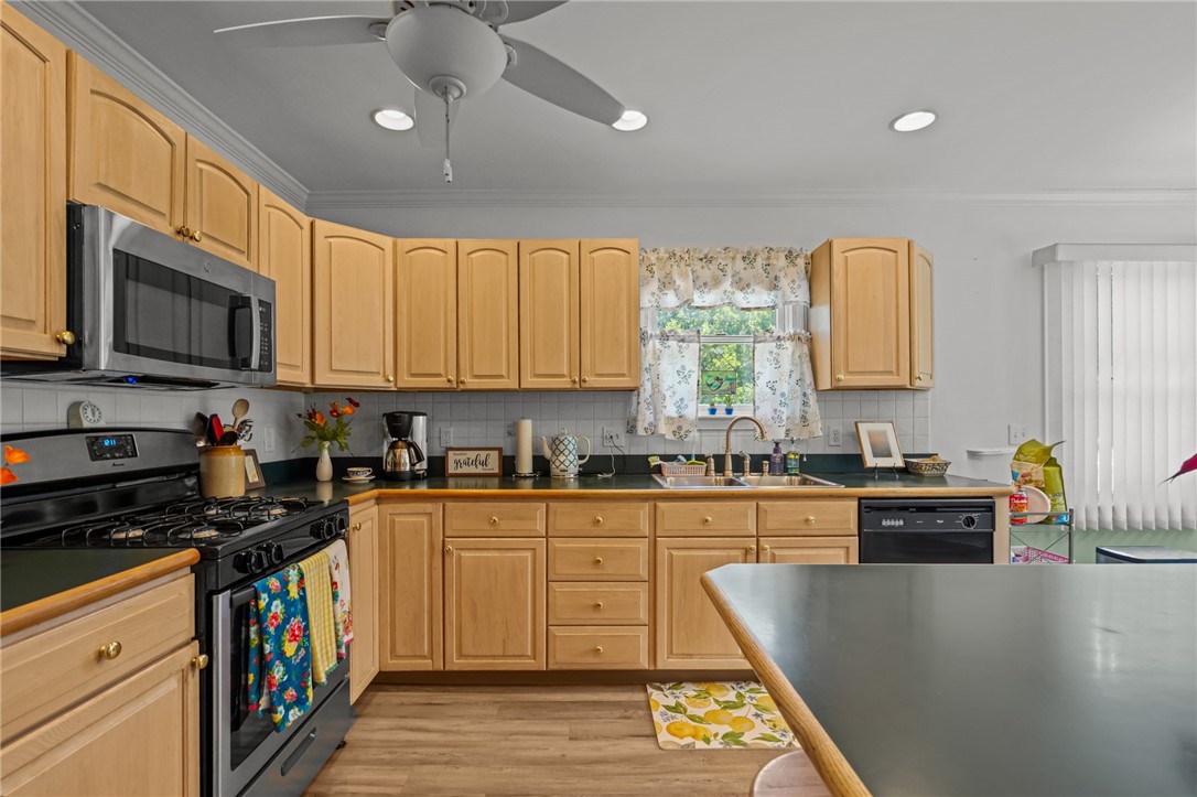 112 County Road Barrington, RI 02806 - Photo 10 of 44