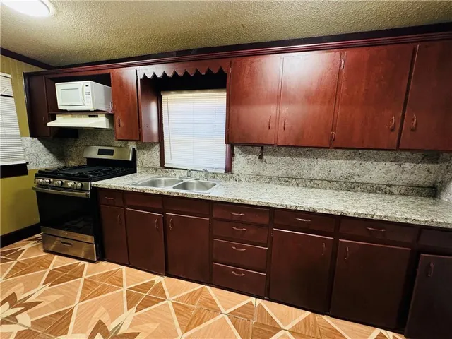 $170,000 | 1024 Elmwood Avenue, Kansas City, MO 64127