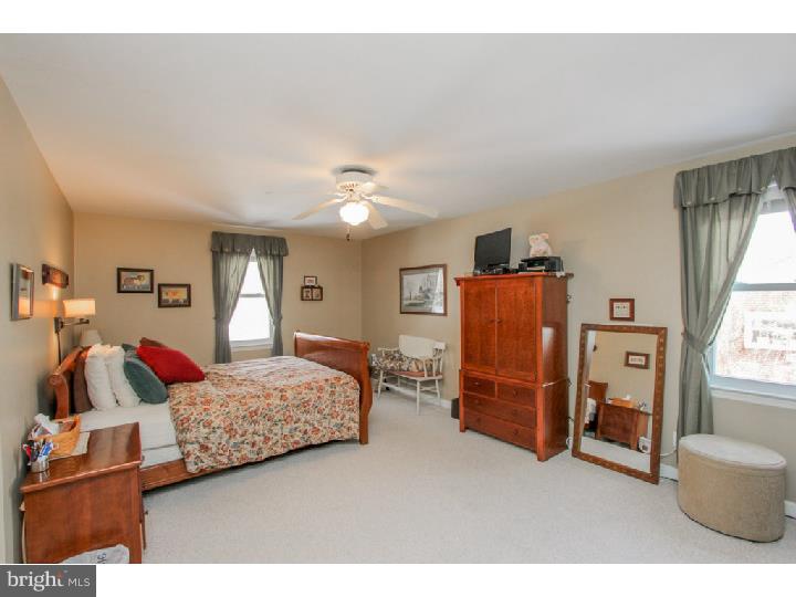 310 Kent Road Broomall, PA 19008 - Photo 12 of 24 Living Room