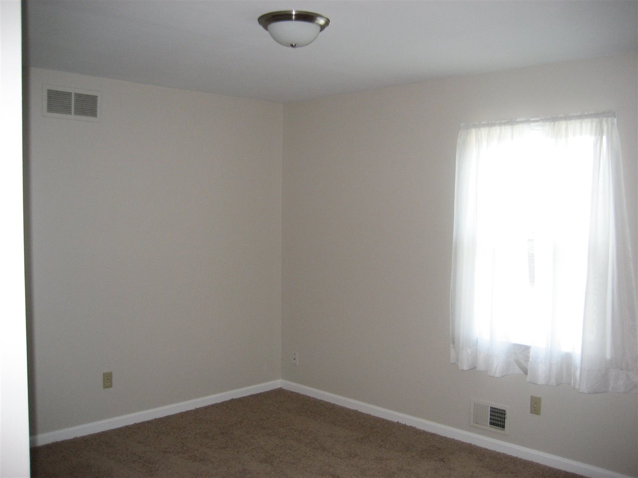 1905 South Red Bank Road Evansville, IN 47712 - Photo 4 of 21 Gallery Image 4