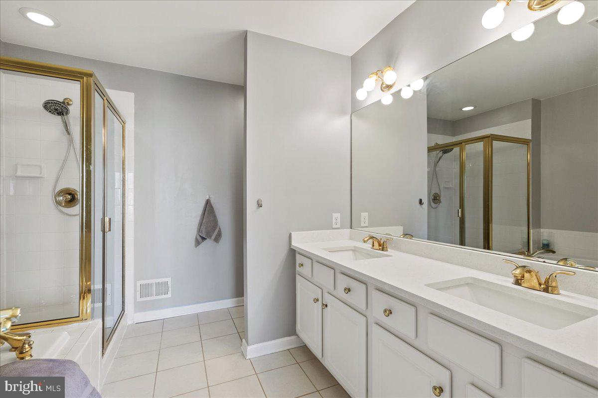 33 Maidenhead Road Princeton, NJ 08540 - Photo 15 of 25 Ensuite Bath for Primary Bedroom