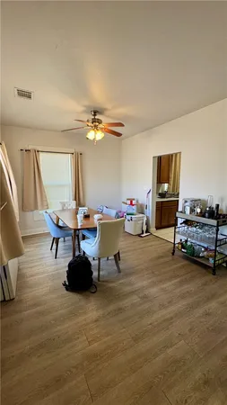 $1,300 | 409 East Pease Street, Bryan, TX 77803