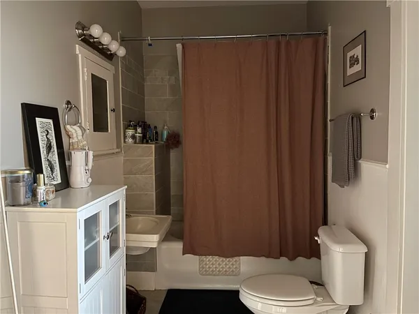 $1,300 | 409 East Pease Street, Bryan, TX 77803