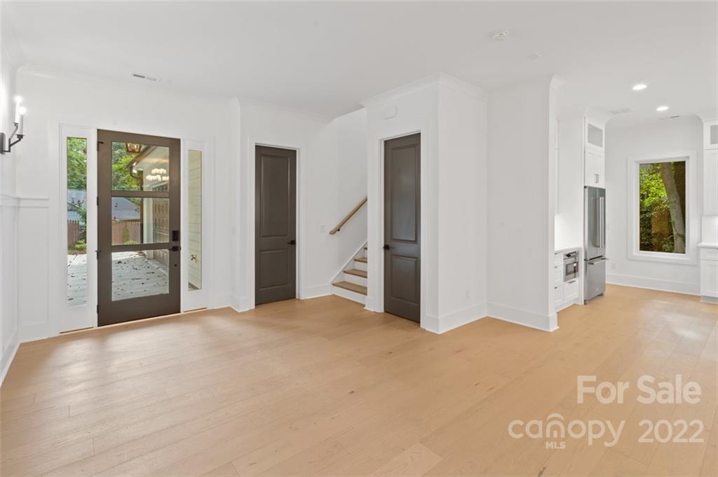 4411 Garris Road Charlotte, NC 28209 - Photo 4 of 43 Gallery Image 4