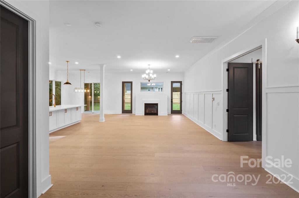 4411 Garris Road Charlotte, NC 28209 - Photo 6 of 43 Gallery Image 6