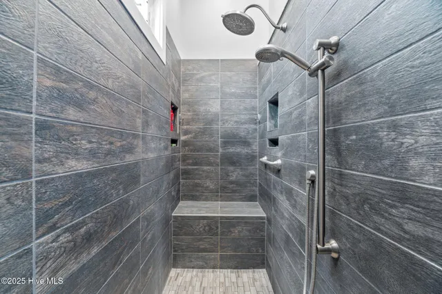 $899,000 | 164 Cape Hatteras Point, Oriental, NC 28571