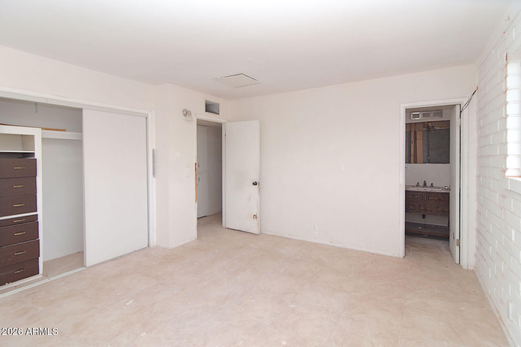 1176 North Royal Road Nogales, AZ 85621 - Photo 8 of 10 a view of an empty room