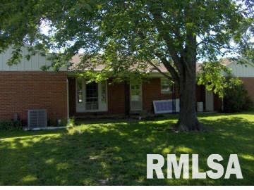 706 Walnut Street Southeast Clay City, IL 62824 - Photo 2 of 7