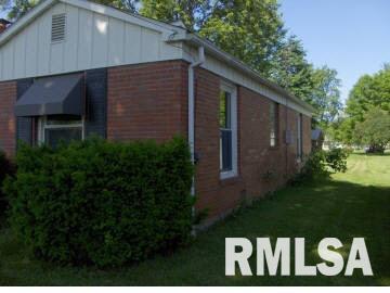 706 Walnut Street Southeast Clay City, IL 62824 - Photo 3 of 7