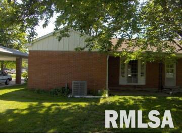 706 Walnut Street Southeast Clay City, IL 62824 - Photo 4 of 7