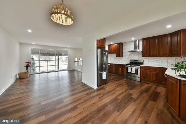 $459,000 | 212 East Franklin Avenue, Edgewater Park, NJ 08010