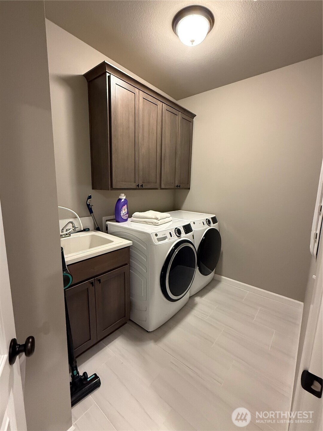 7013 South Hyton Street Cheney, WA 99004 - Photo 26 of 27 a utility room with dryer and washer