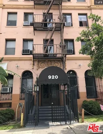 $1,200 | 920 South Hobart Boulevard, Unit 104, Los Angeles, CA 90006