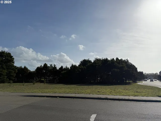 $195,000 | 2847 Spinnaker Drive, Bandon, OR 97411