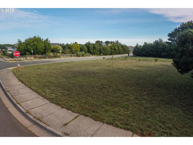 $195,000 | 2847 Spinnaker Drive, Bandon, OR 97411