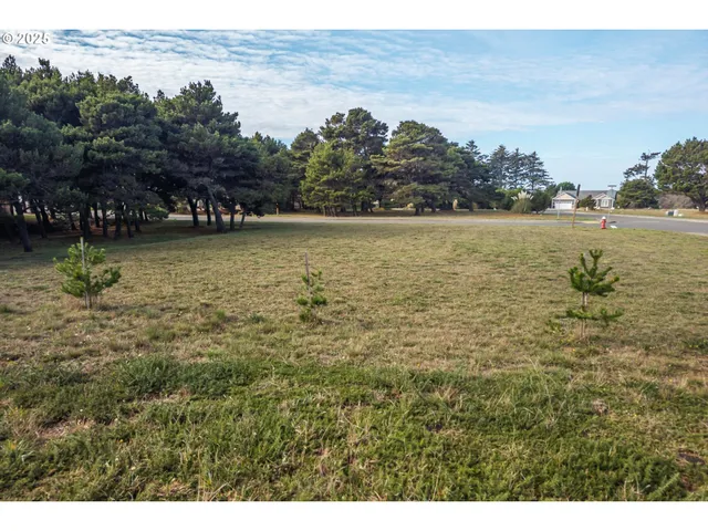 $195,000 | 2847 Spinnaker Drive, Bandon, OR 97411