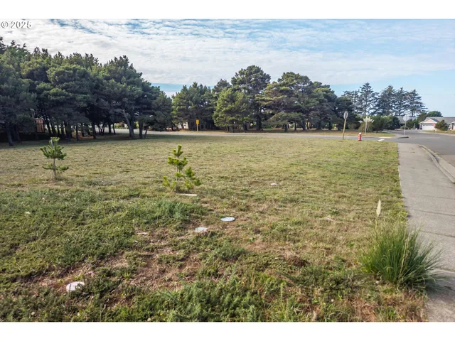 $195,000 | 2847 Spinnaker Drive, Bandon, OR 97411