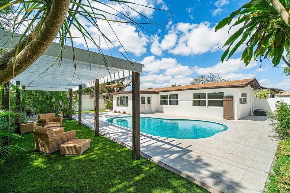 1500 Northwest 4th Street Boca Raton, FL 33486 - Photo 17 of 22 pool