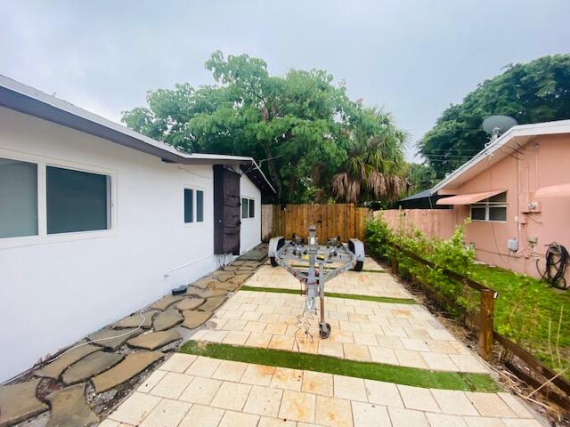 1500 Northwest 4th Street Boca Raton, FL 33486 - Photo 21 of 22 Side yard for boat
