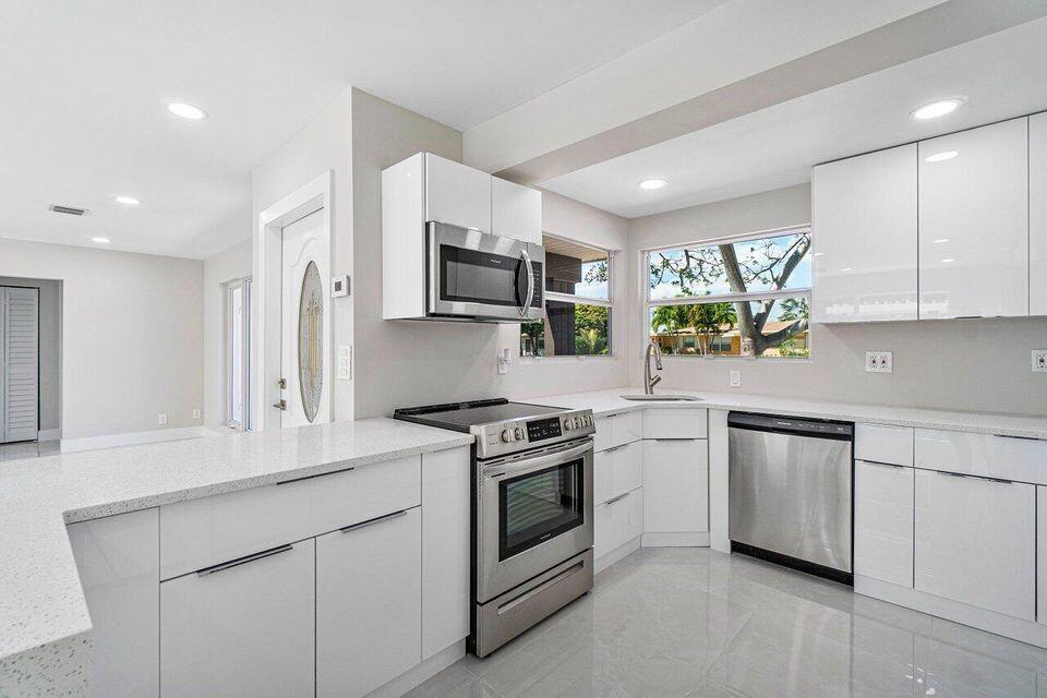 1500 Northwest 4th Street Boca Raton, FL 33486 - Photo 4 of 22 Kitchen2