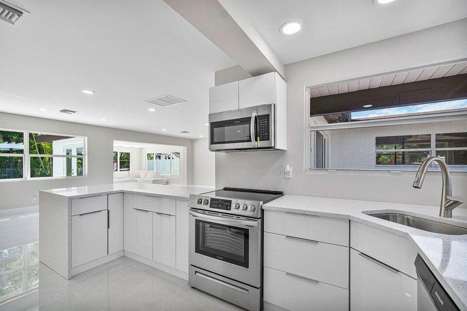 1500 Northwest 4th Street Boca Raton, FL 33486 - Photo 5 of 22 Kitchen