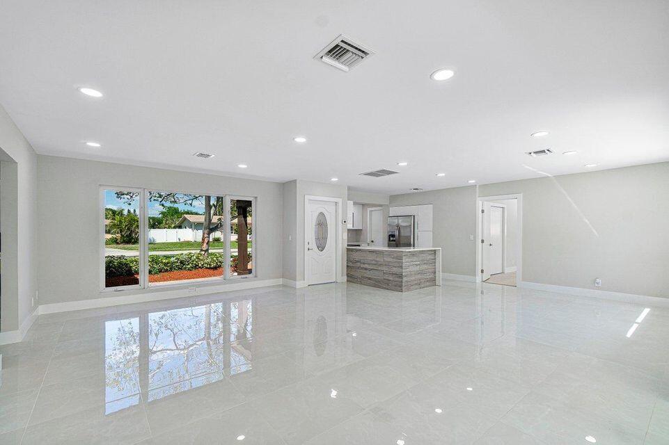 1500 Northwest 4th Street Boca Raton, FL 33486 - Photo 7 of 22 Living room
