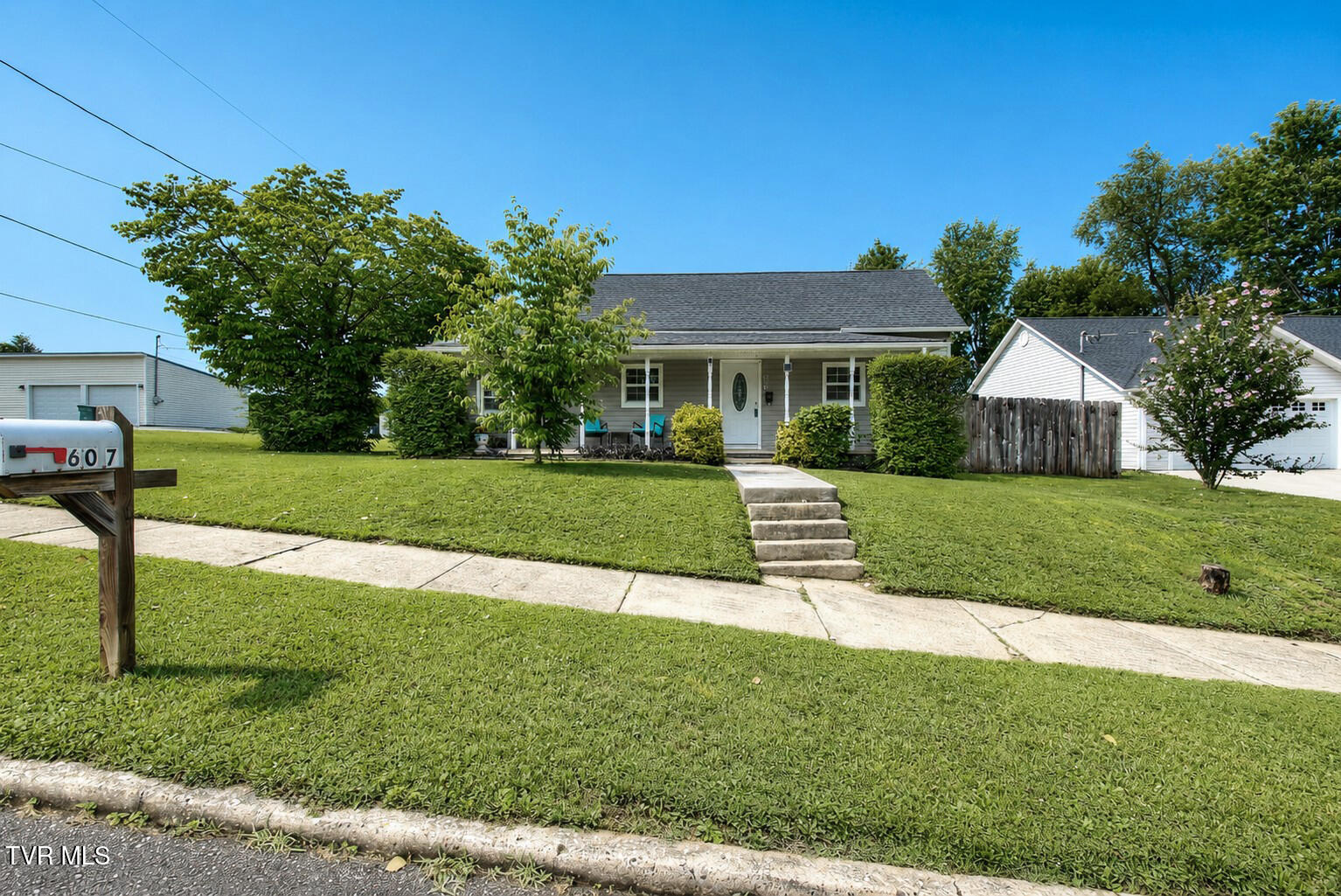 607 South 2nd Street Elizabethton, TN 37643 - Photo 4 of 46 5
