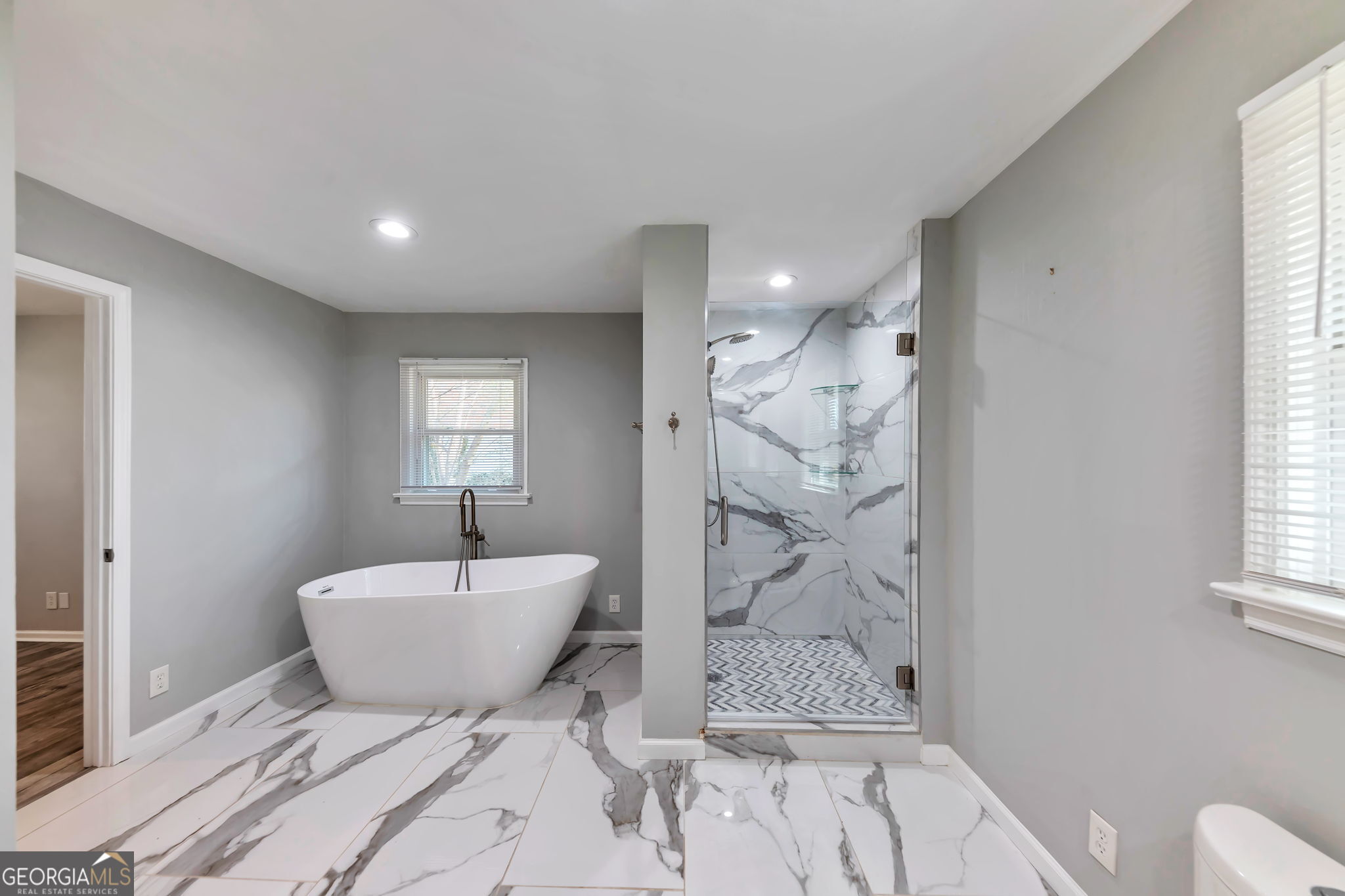 2764 Veltre Place Southwest Atlanta, GA 30311 - Photo 24 of 30 a spacious bathroom with a bathtub and shower