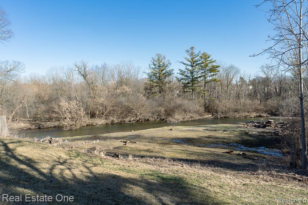 2173 Bonnie Brae Street Rochester Hills, MI 48309 - Photo 3 of 29