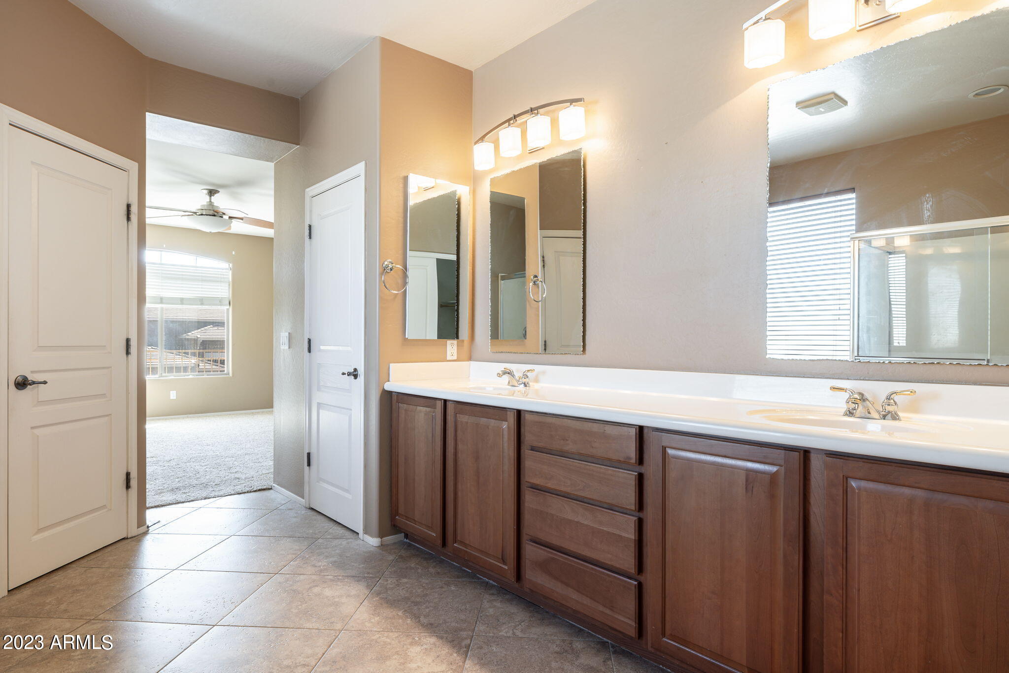 3344 West Montello Road Phoenix, AZ 85086 - Photo 18 of 38 a spacious bathroom with a double vanity sink mirror and a bathtub
