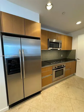 $3,000 | 1060 Brickell Avenue, Unit 2703, Miami, FL 33131