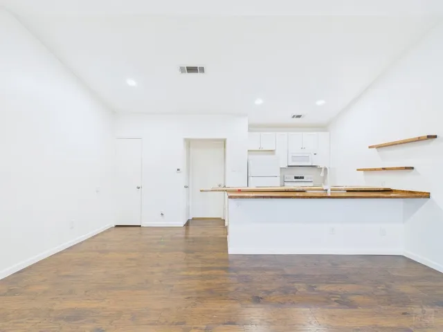 $1,595 | 1303 Hollow Creek Drive, Unit 1, Austin, TX 78704