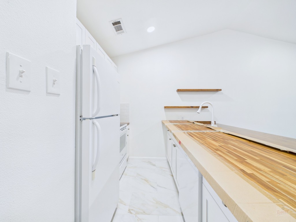 1303 Hollow Creek Drive, Unit 1 Austin, TX 78704 - Photo 6 of 19 a utility room with dryer and washer