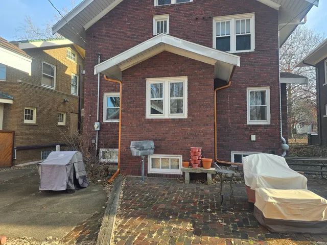 $189,900 | 1416 North Clinton Boulevard, Bloomington, IL 61701