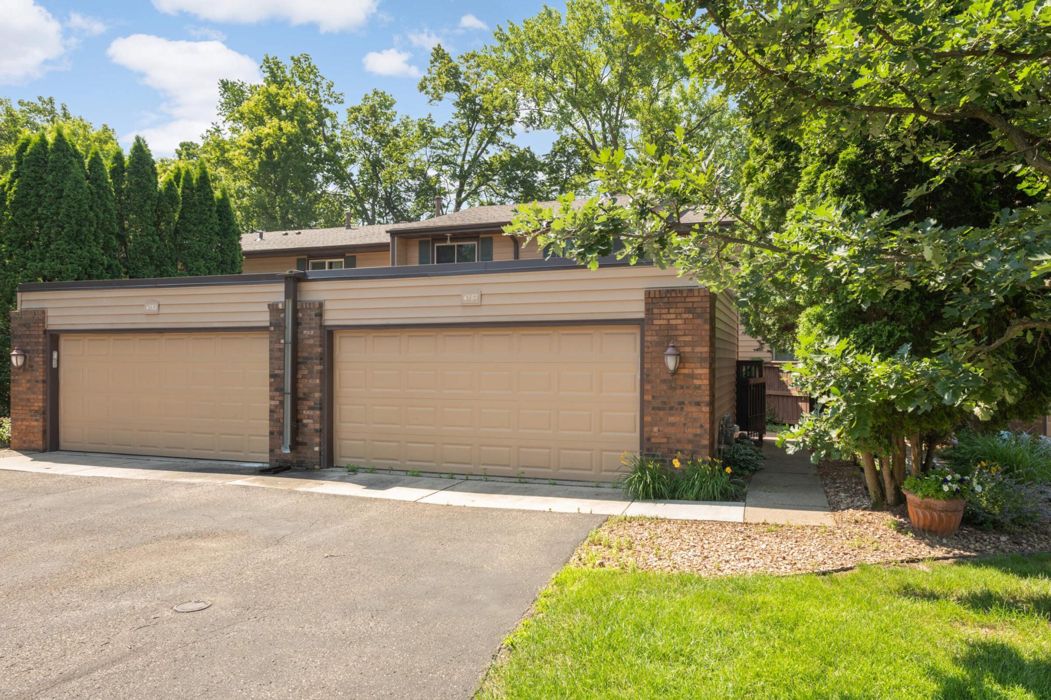 4757 Spring Circle Minnetonka, MN 55345 - Photo 3 of 32