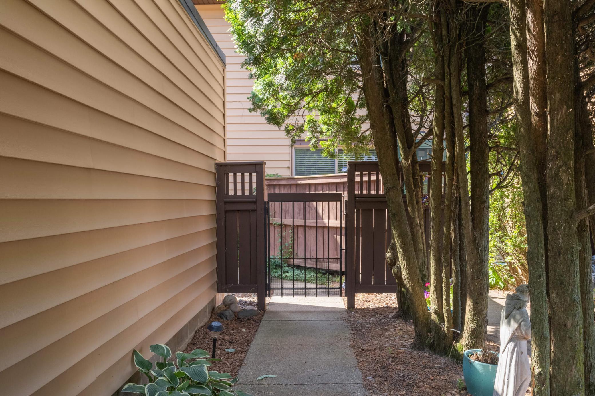 4757 Spring Circle Minnetonka, MN 55345 - Photo 6 of 32