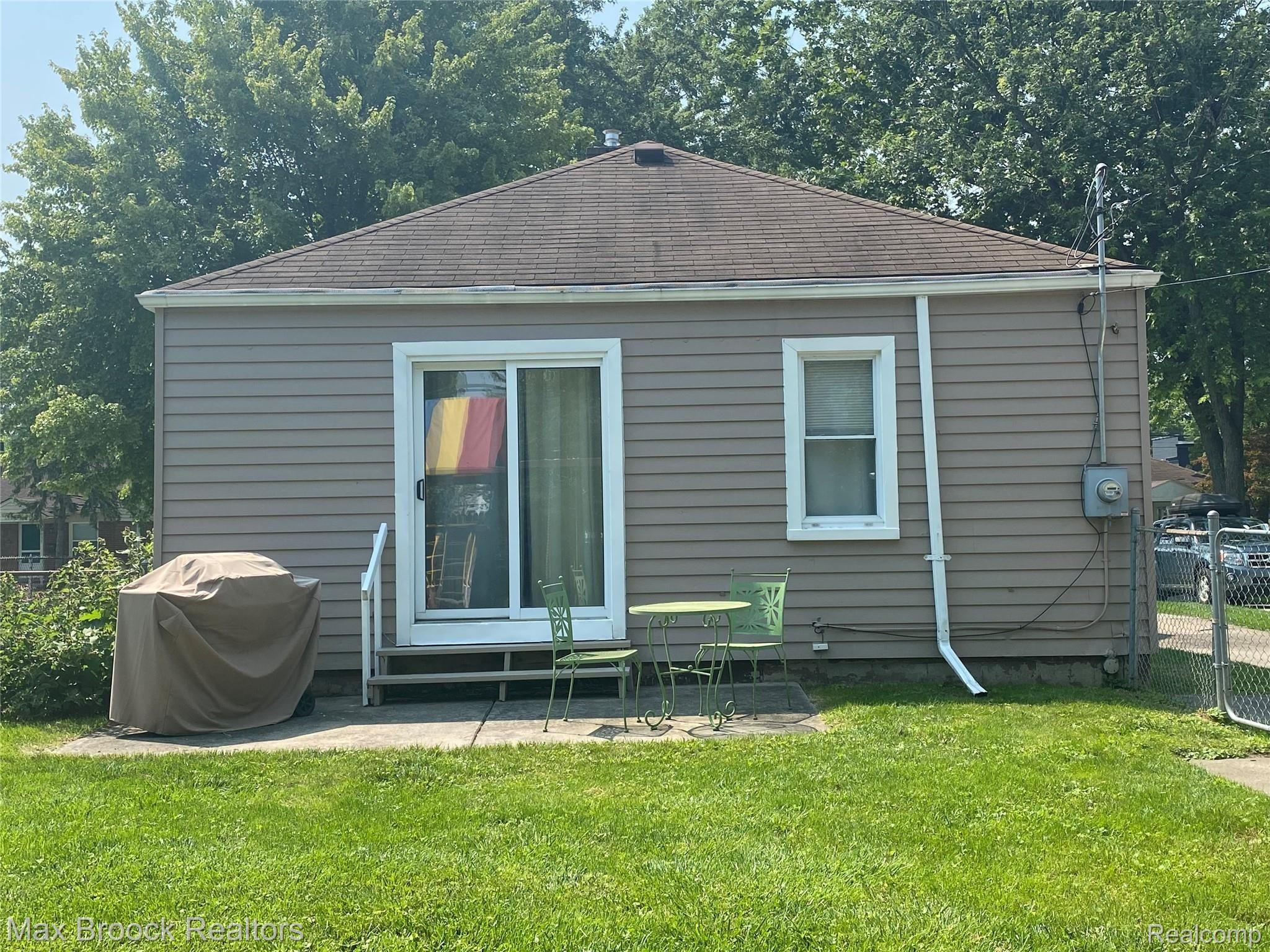 2056 Princeton Road Berkley, MI 48072 - Photo 19 of 27 Rear view of the home