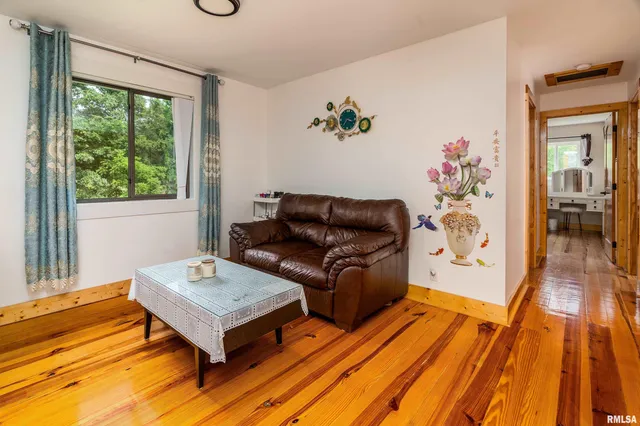 $320,000 | 180 Pinehill Lane, Harrisburg, IL 62946