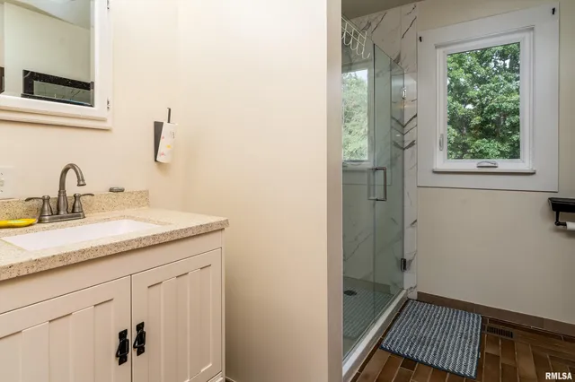 $320,000 | 180 Pinehill Lane, Harrisburg, IL 62946